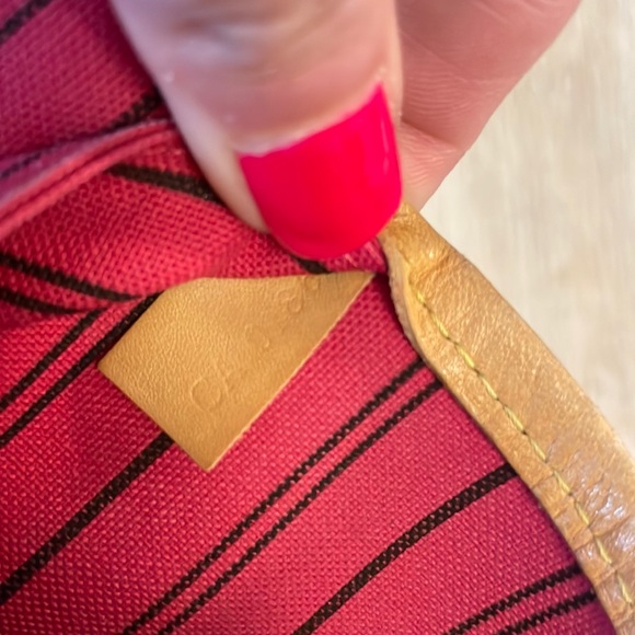 🛑SOLD🛑🌟Louis Vuitton Limited Edition Neverfull MM Bay Chain🌟 - Picture 7 of 16